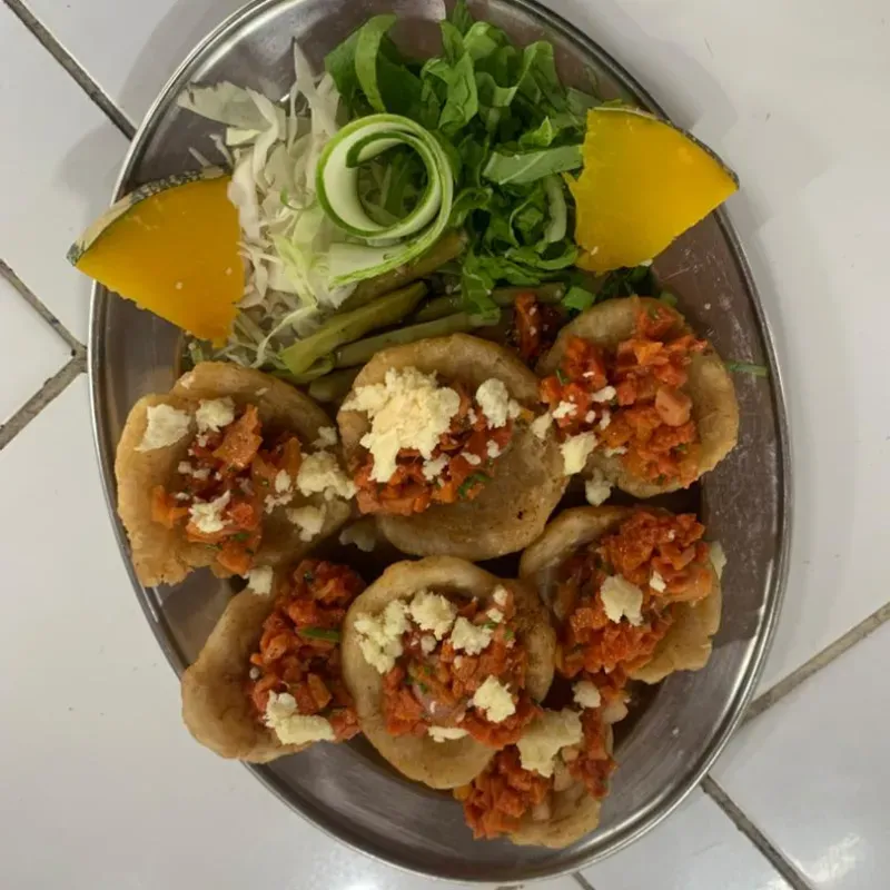 Tostones Rellenos con jamonada y salchicha 