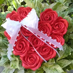 Caja corazón de 12 rosas eternas 