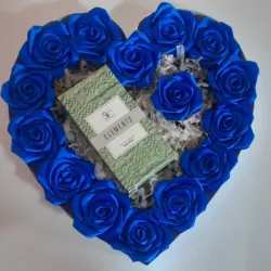 Caja corazón de rosas eternas y perfume 