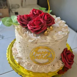 Pastel con rosas rojas