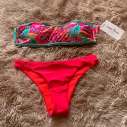 Bikini Rojo con estampado Floral