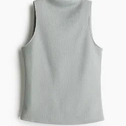 Blusa desmandada con cuello alto 