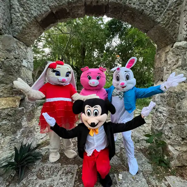 ¡Regala emociones con Peluyina! 🎁💖
Llevamos tus sorpresas de una forma mágica y diferente: personajes de peluche que entregan regalos llenos de ternura, alegría y diversión. Cada entrega es una experiencia única que roba sonrisas y crea recuerdos para siempre.
