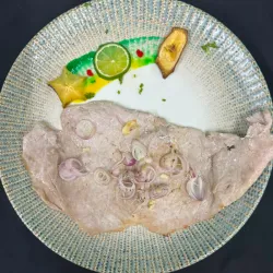 BISTEC DE CERDO ENCEBOLLADO