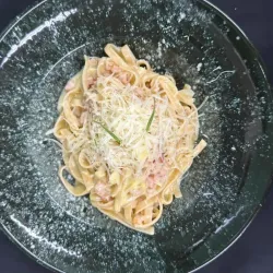 ESPAGUETIS CARBONARA CON GUANCIALE