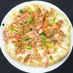 Pizza Pepe's (queso, jamón, champiñones, atún, camarón y salsa blanca)