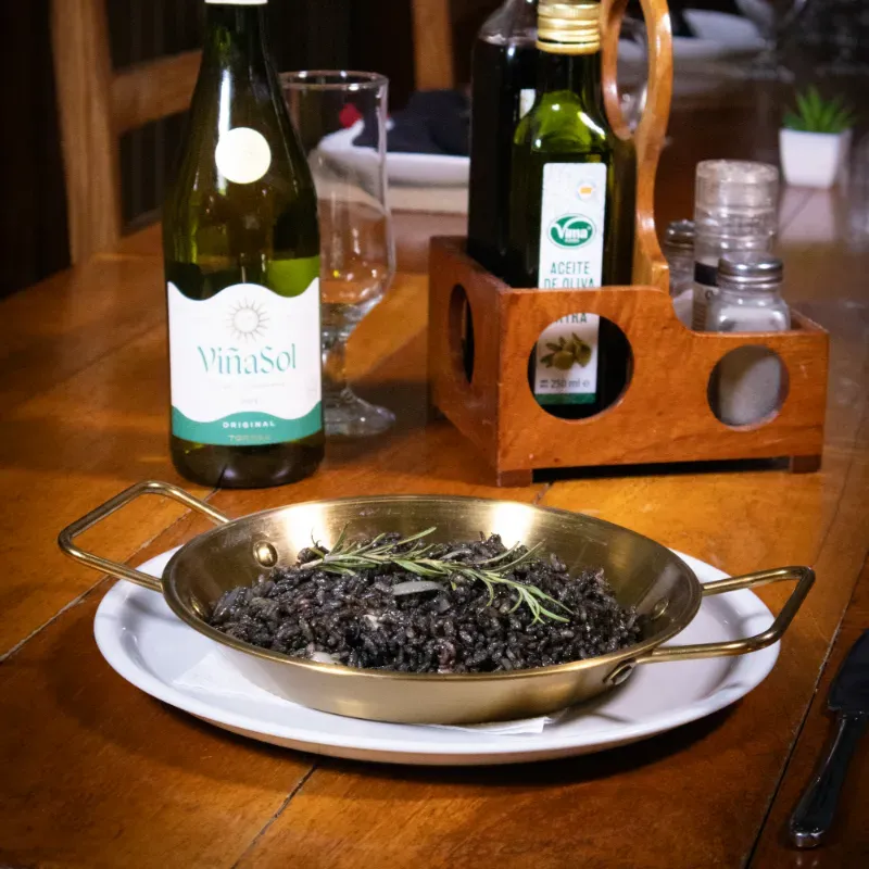 Arroz en tinta de sepia y calamar