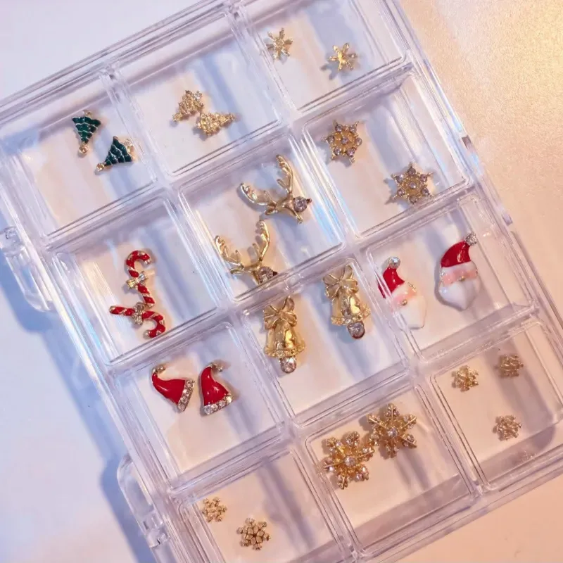 Caja de 12 parejas de joyas navideñas 