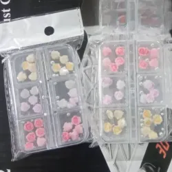 Caja de 6 espacios de rosas a relieve 