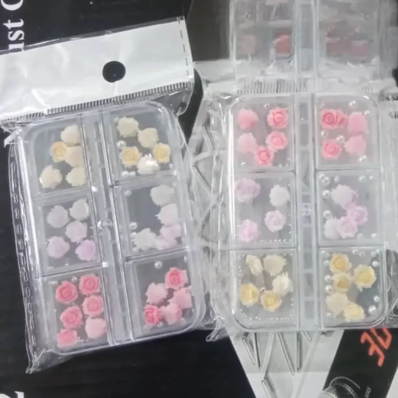 Caja de 6 espacios de rosas a relieve 