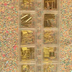 Cajas de estoperoles dorados