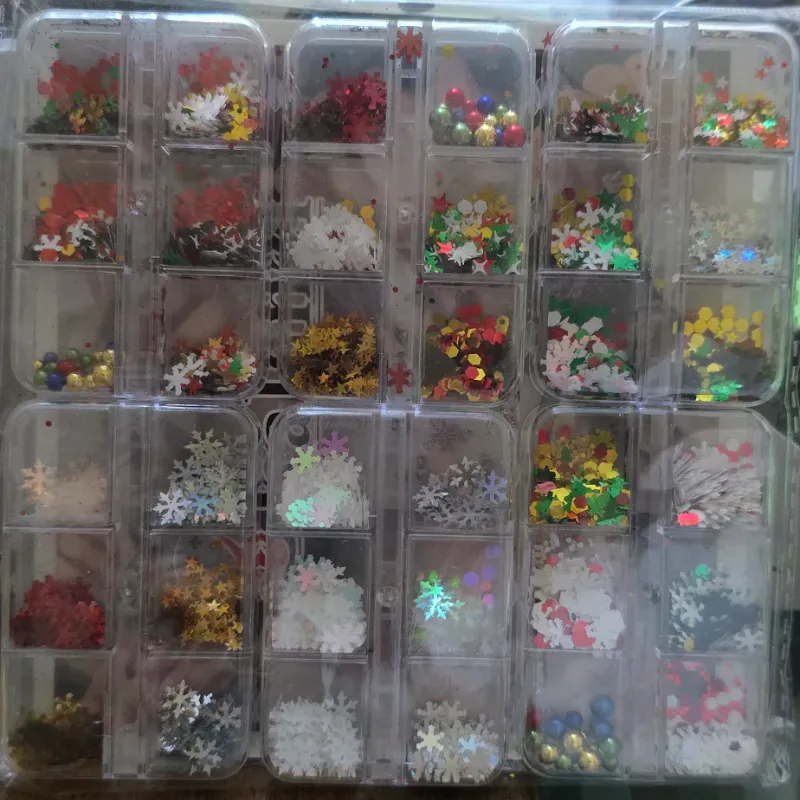 Cajita con acetatos navideños