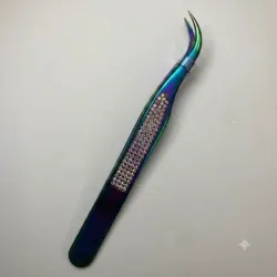 Pinza curva con decoración
