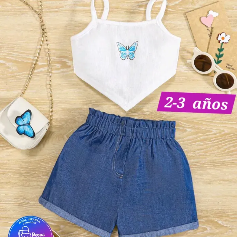 Blusa blanca y short azul