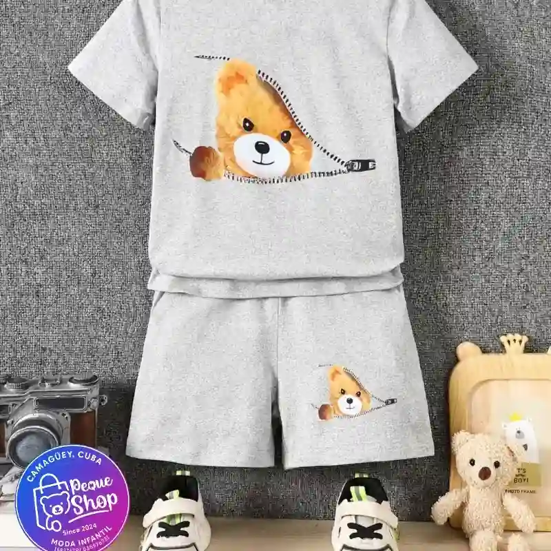 Conjunto gris con oso