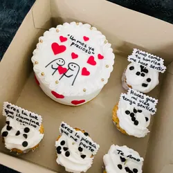 Minicake + 5 cupcakes (decoración no comestible)