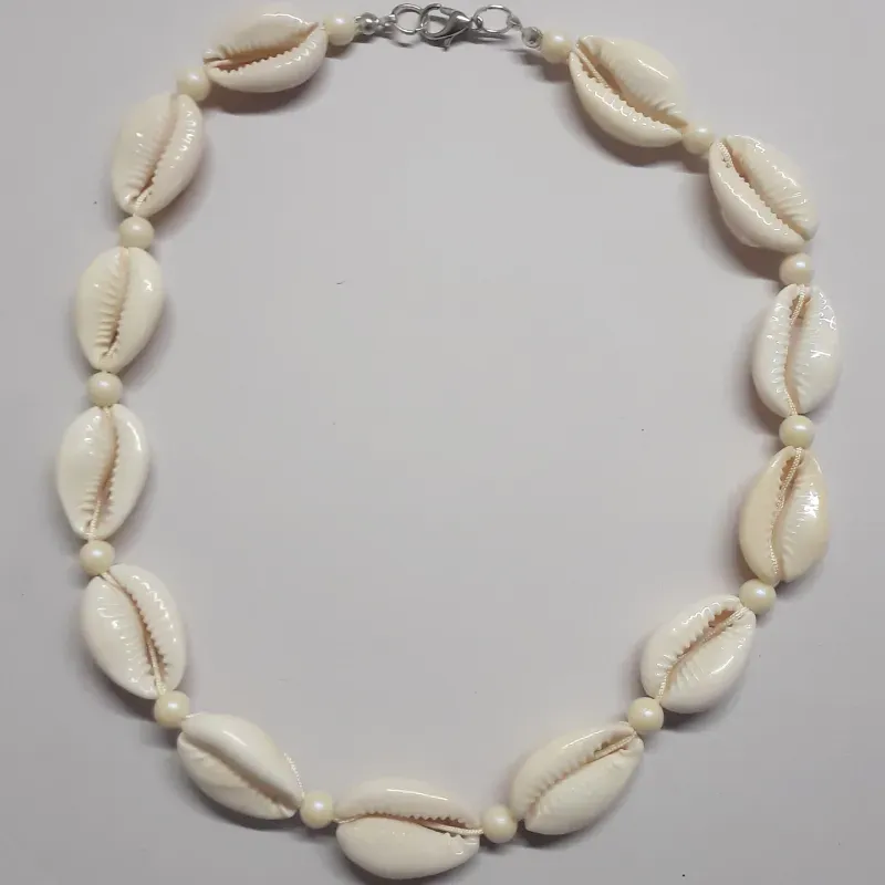 Collar con caracol caruy y cuentas de 6mm