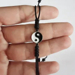 Pulsera con dije de ying -yang