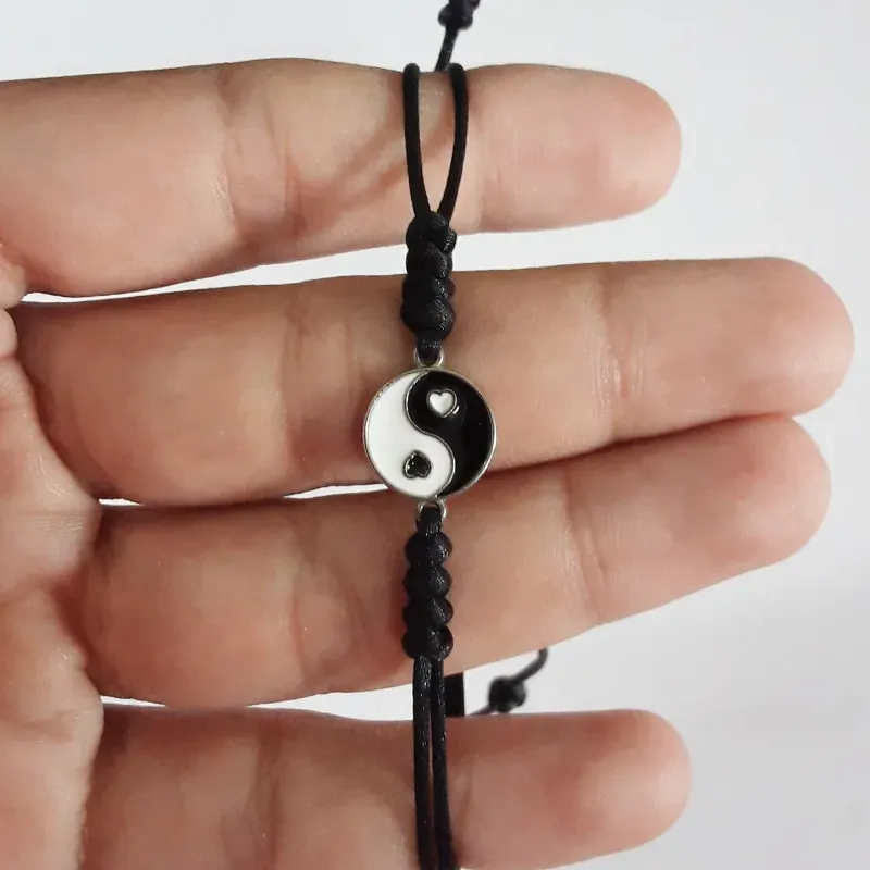 Pulsera con dije de ying -yang