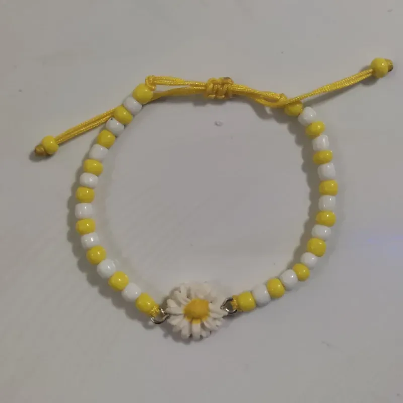 Pulsera con shakira y conector de flores