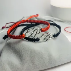 Pulsera tejida con conector infinito y corazon