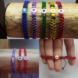 Pulsera tejida con luneta