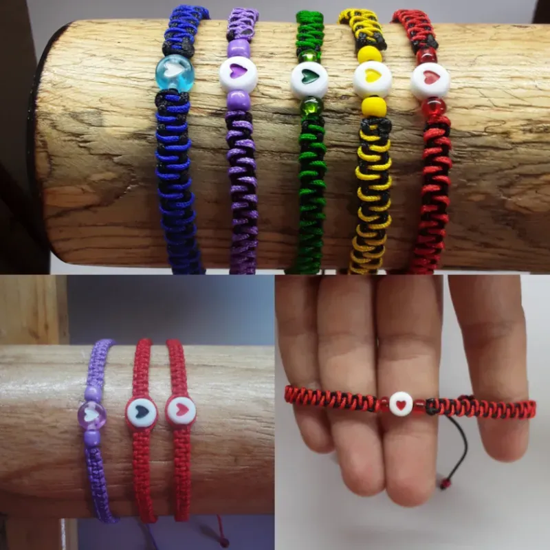 Pulsera tejida con luneta