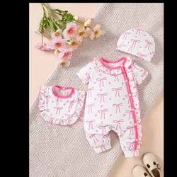 Conjunto mono de lazo con gorro y babero