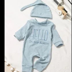 Mono enterizo con gorro de niño