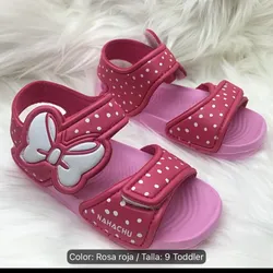 Sandalias engomadas con lazo