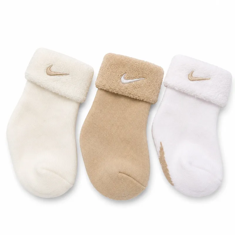Set de tres pares de media Nike para ambos sexos de 0-6 meses
