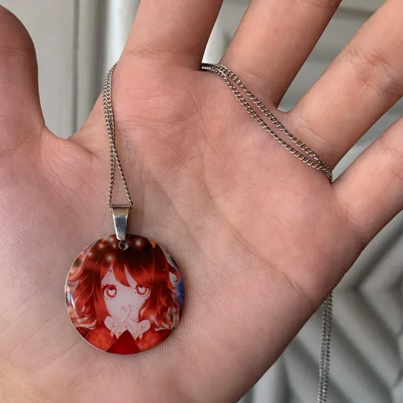 Cadena de acero con dije encapsulado