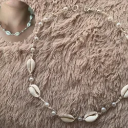 Collar de caracoles y perlitas 