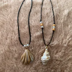 Collar sencillo con caracol