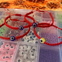 Pulsera tejida con ojito turco