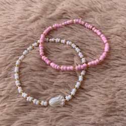 Pulseras de cuentas varias