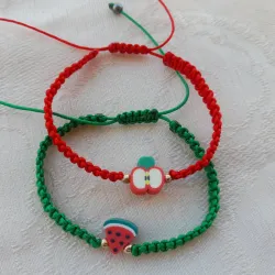 Pulseras tejidas con frutas