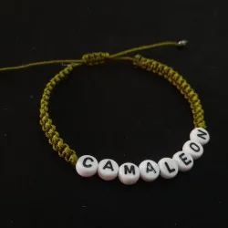 Pulseras tejidas con letras