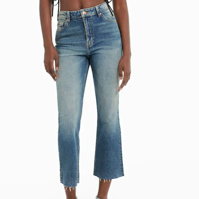 Jeans Cropped Flare Bershka