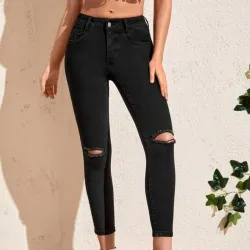 Jeans negros con rotos 