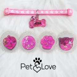 Collar pequeño rosado claro con chapilla personalizada