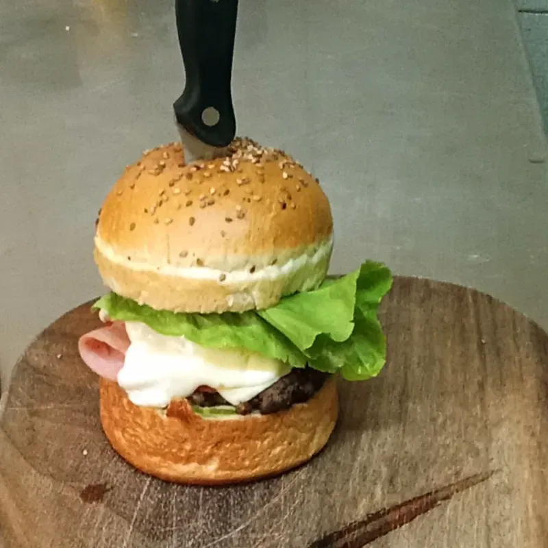 Hamburguesa de la casa 