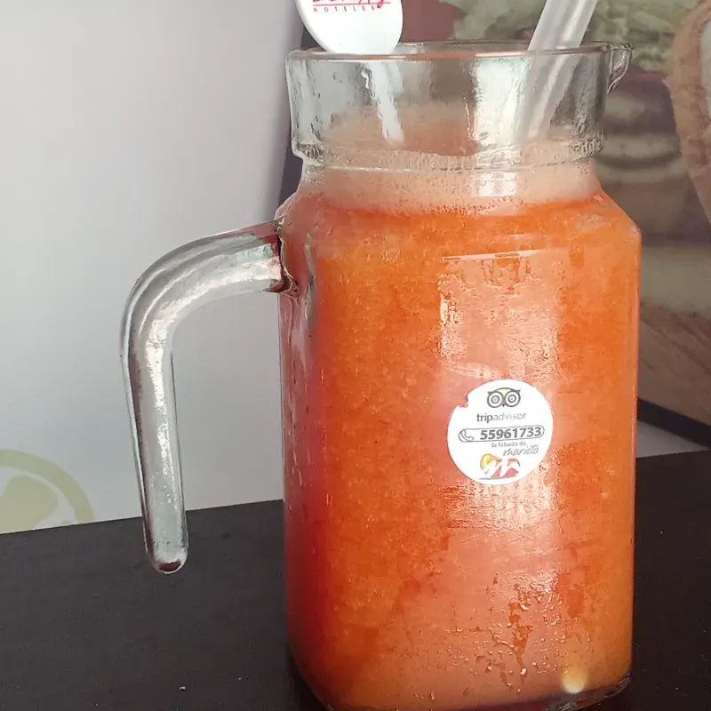 Jugos de frutas naturales 