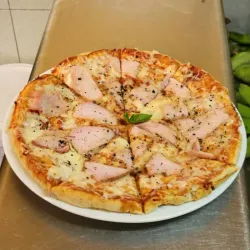 Pizza con jamón 