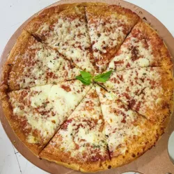 Pizza con queso blanco 