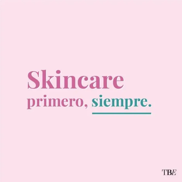 "Piel con Glamour" es una boutique especializada en el cuidado de la piel, ofreciendo una selecta gama de productos de alta calidad diseñados para resaltar la belleza natural y promover una piel sana y radiante. Aquí, cada artículo está cuidadosamente elegido para satisfacer las necesidades específicas de cada cliente, combinando lujo, eficacia y un toque de glamour en cada detalle.