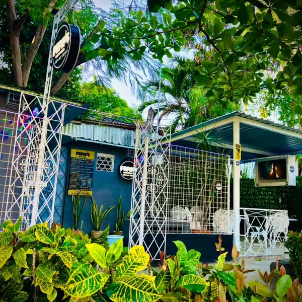 Pipa’s Cafetería es el lugar perfecto para disfrutar de comida rápida, deliciosa y accesible. Ofrecemos una variada selección de platos. Nuestro compromiso con la calidad se refleja en cada bocado, utilizando ingredientes frescos para garantizar un sabor excepcional. Ya sea que busques un almuerzo rápido o un antojo, Pipa’s siempre te complace. EL SABOR QUE ENCANTA!!!
