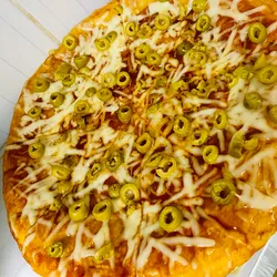 Pizza con Aceitunas (Queso Blanco)