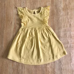 Vestido con encaje color amarillo 