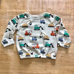 Abrigo color blanco con camiones